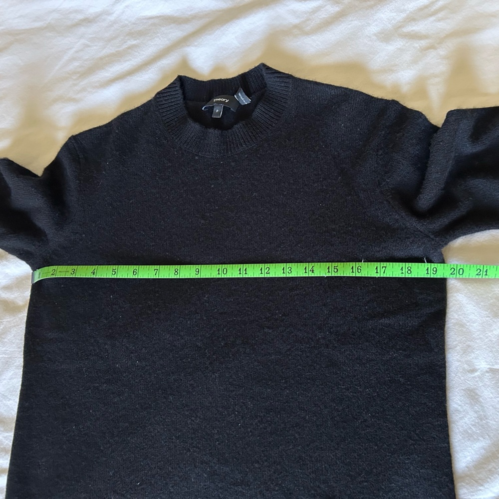 Women’s Theory Cashmere Crewneck Sweater in Black - Picture 6 of 9